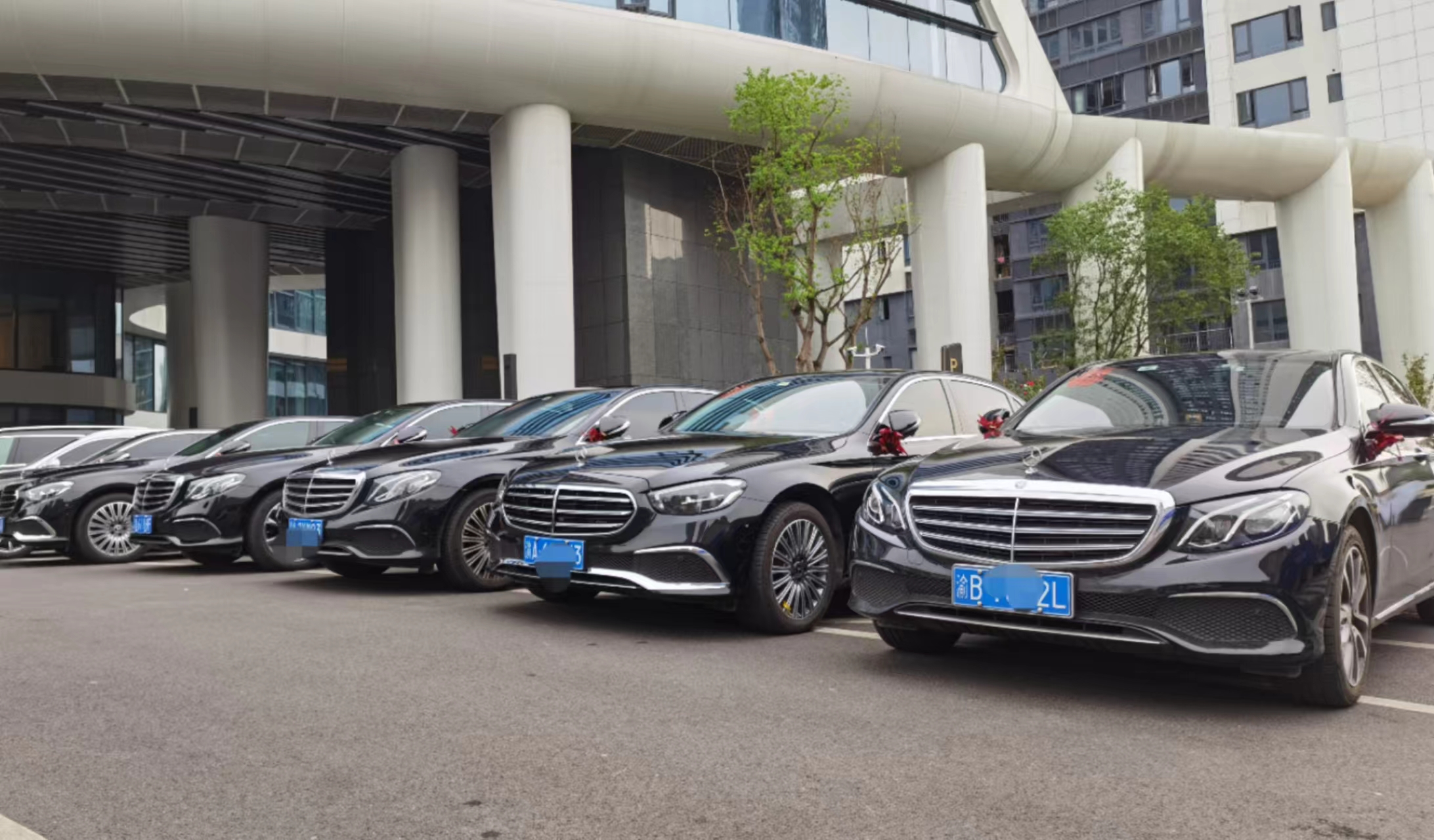 婚車奔馳E級(jí)車隊(duì)